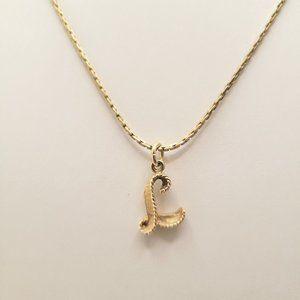 Vintage Avon Gold Tone Initial Letter L Pendant Necklace 19 Inches
